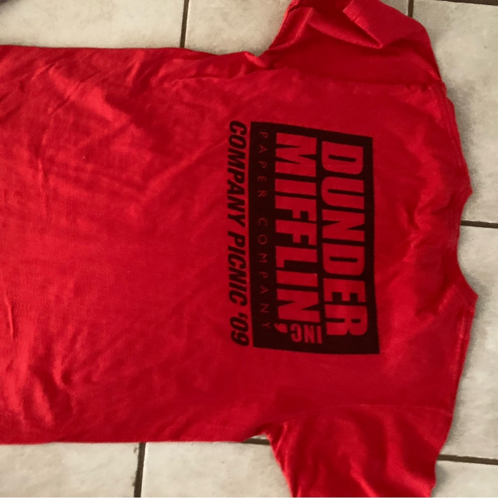 OFFICE Fans will love this one -authentic Dundee  Mifflin company picnic 09 T - Picture 2 of 3